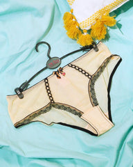 Nichole Short : Vintage Ivory