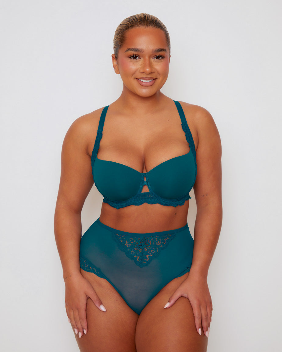 Front view of the Daley Lace T-Shirt Bra and Full Brief in Blue Coral , featuring smooth moulded cups, delicate floral lace detailing, and a subtle keyhole accent at the centre front. The matching lace thong completes the elegant everyday lingerie set.