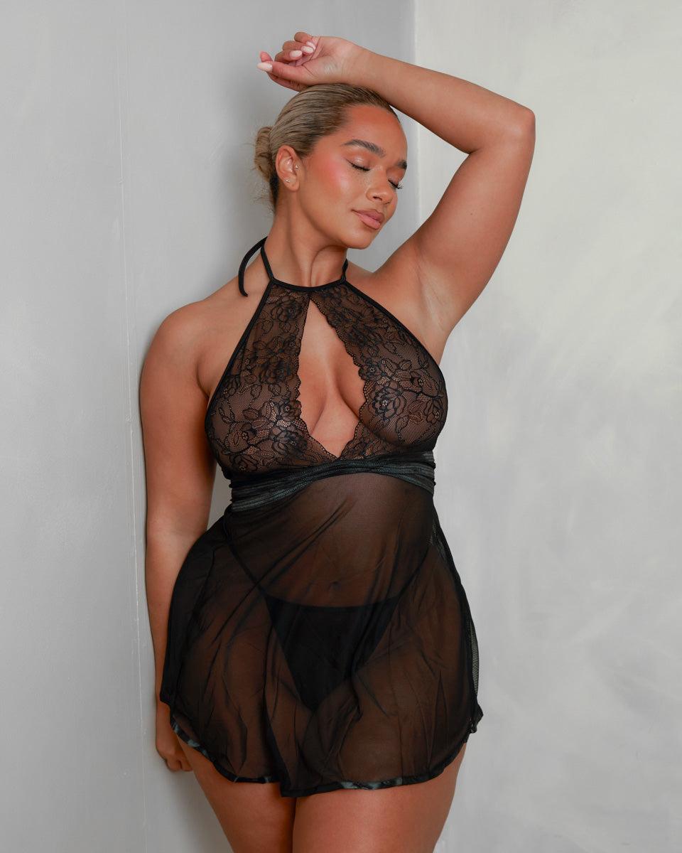 Front view of the Tutti Boudoir Jetta Babydoll in Onyx Black, combining delicate floral lace, a deep plunge neckline and a flowing mesh skirt for a romantic, feminine finish.